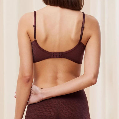 Triumph Signature Sheer Barna | Melltartó